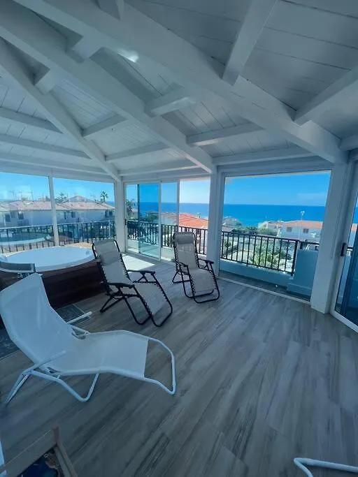 Ale Mare - Attico Con Idromassaggio Vista Mare Daire Marina di Ragusa 0*,  İtalya